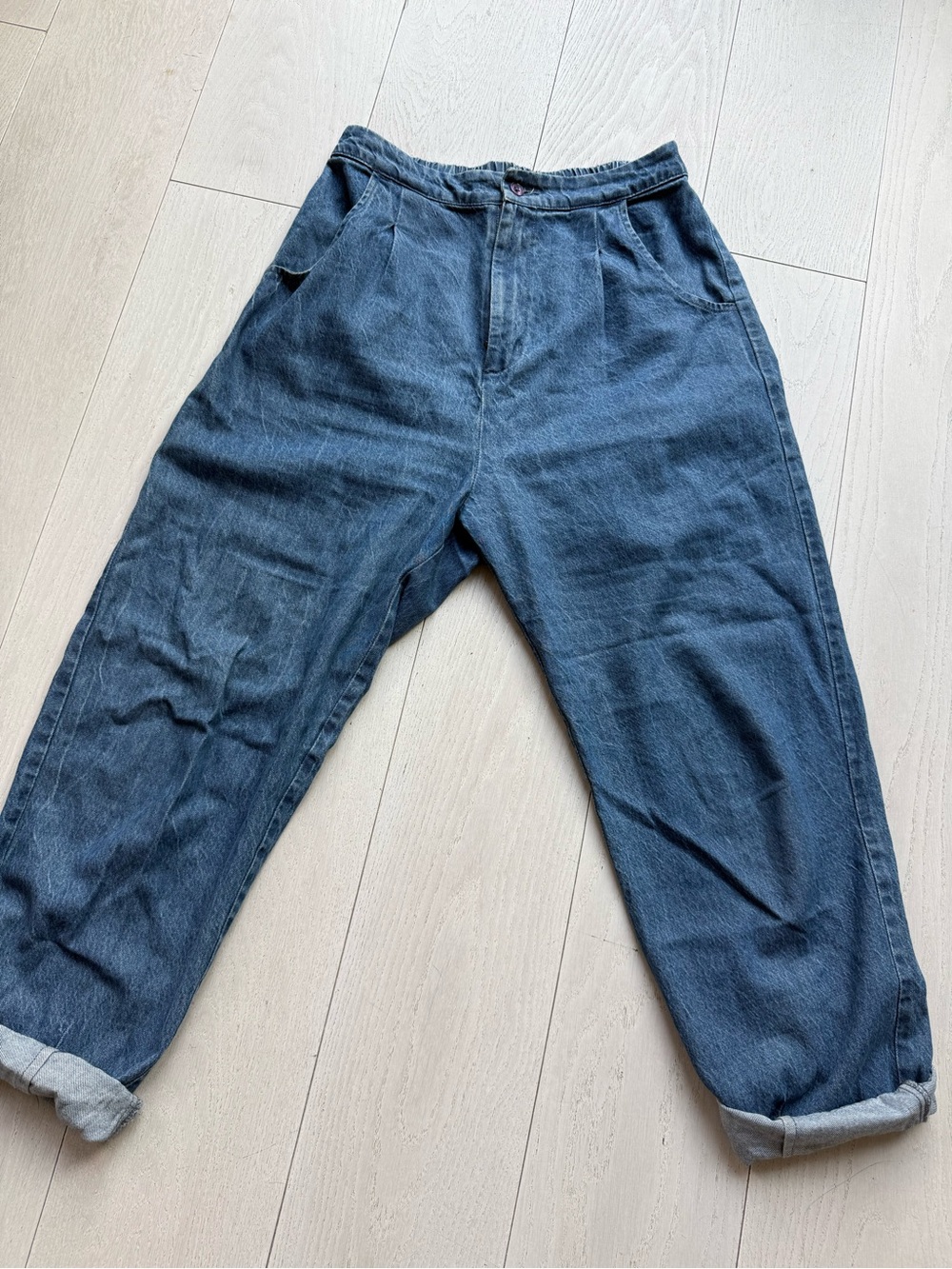 Women's Micaela Greg Straight-Leg slight barrel in Mid Blue Denim